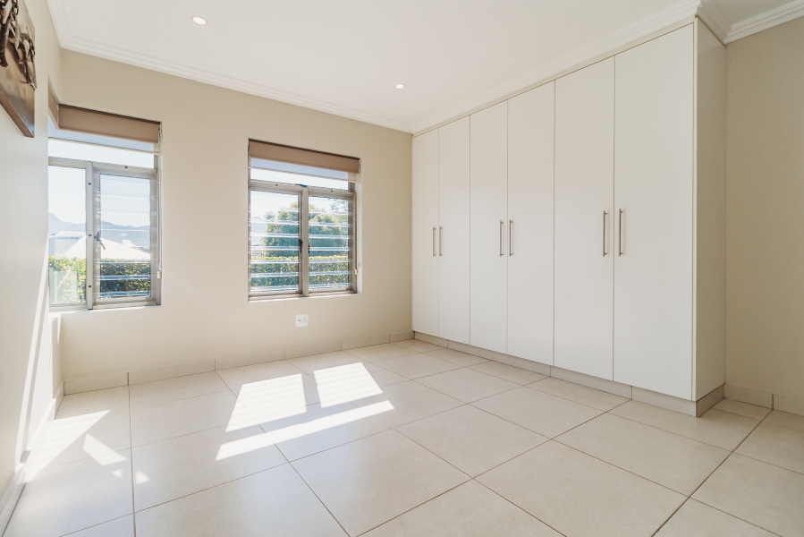 4 Bedroom Property for Sale in Kraaibosch Manor Western Cape